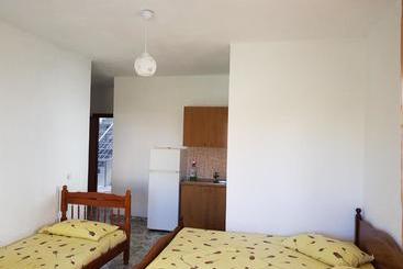 پانسیون Delmar Hotel Apart