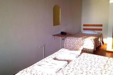 پانسیون Hostal La Rivera