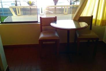 پانسیون Hostal La Rivera