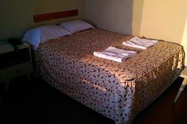 پانسیون Hostal La Rivera