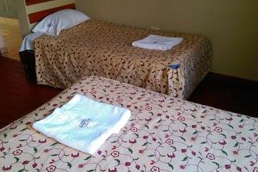 پانسیون Hostal La Rivera