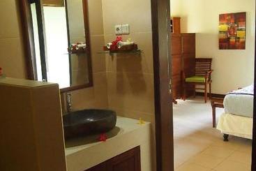 پانسیون West Bali Villas Umasari Resort