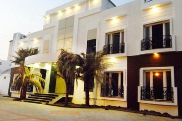 מלון דירות Pine Tree