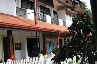 تختخواب و صبحانه Satyodaya Educational Training Centre