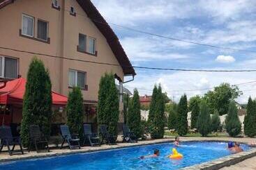 پانسیون Giandra Resort