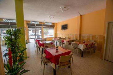 پانسیون Hostal Andry
