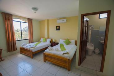 پانسیون Hostal Andry
