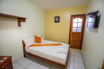 پانسیون Hostal Andry