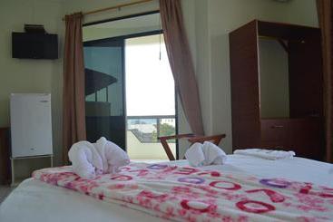 پانسیون Hostal Andry