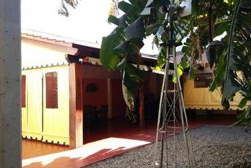 پانسیون Hostal Las Carretas