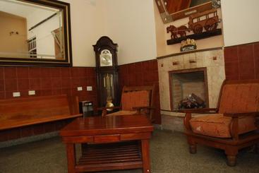 پانسیون Hostal Las Carretas