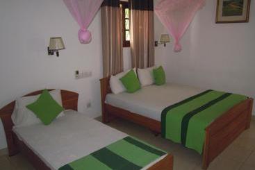 پانسیون Devi Tourist Home