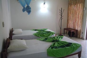 پانسیون Devi Tourist Home