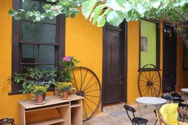 پانسیون Hostal Vicmar