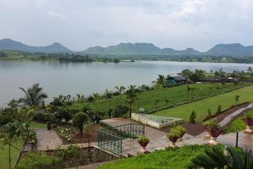 Savana Lake Resort