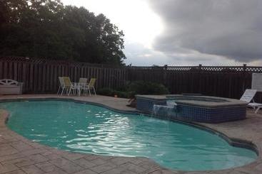 فندق صغير L'acadie Inn & Rv Park