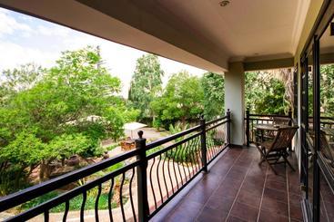 펜션 @the Villa Guest House