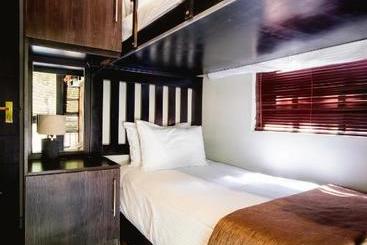 펜션 @the Villa Guest House