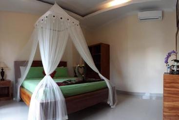 پانسیون Villa Bungsil Gading