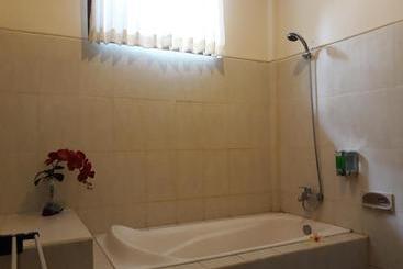پانسیون Villa Bungsil Gading