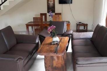 پانسیون Villa Bungsil Gading