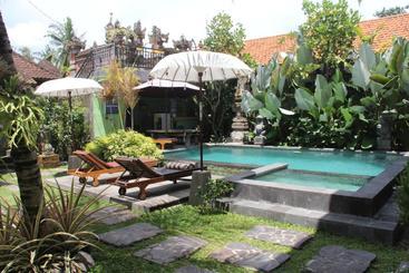 پانسیون Villa Bungsil Gading