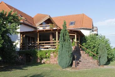 Vöröskő Apartmanház
