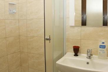 هاستل Hanu Lui Gica Spa