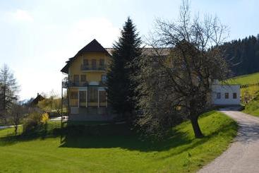 هاستل Wildwiesenhof