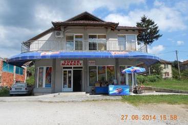 پانسیون Guest House Konak Iris