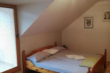 פנסיון Guest House Kveder