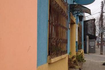 پانسیون Hostal Renoir