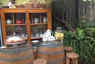 پانسیون Hostal Renoir