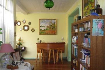 پانسیون Hostal Renoir