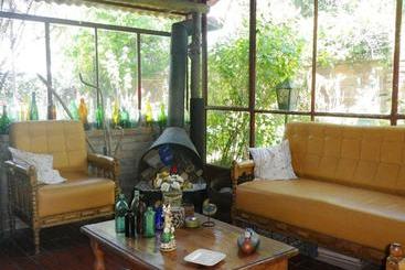 پانسیون Hostal Renoir