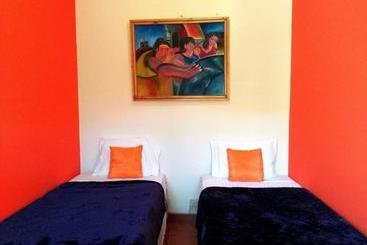 پانسیون Hostal Casa Vieja