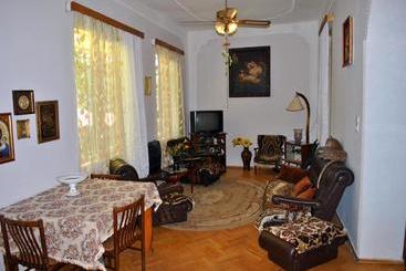 پانسیون Tamar Guest House