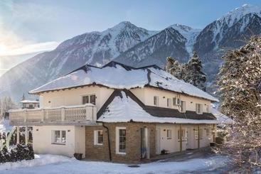 پانسیون Villa Ambach
