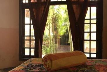 پانسیون Matahari Inn