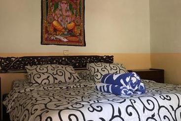 پانسیون Matahari Inn