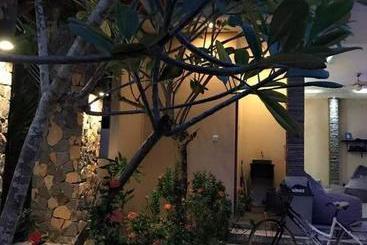 پانسیون Matahari Inn