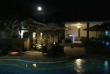 پانسیون Matahari Inn