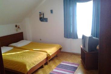 پانسیون Guest House Arvaj
