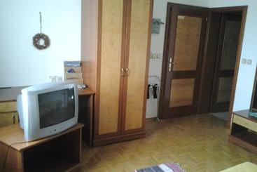 پانسیون Guest House Arvaj
