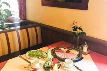 Helenental Pension & Apartments