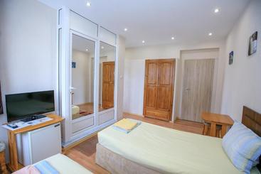 پانسیون Guest House Amore