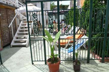 پانسیون Guest House Perla