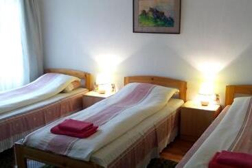 פנסיון Villa Jun Guest House