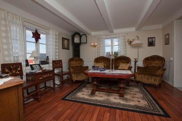 پانسیون Kristina Apartment & Alma House