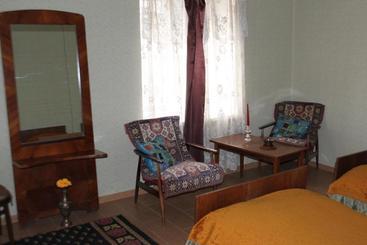 پانسیون Tlt Guest House